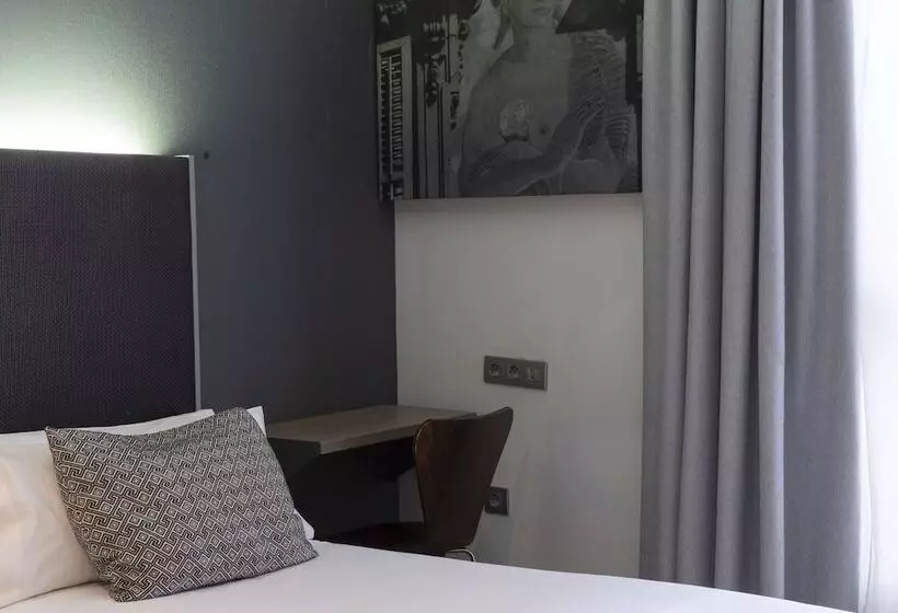 اتاق استاندارد چهار تخته, Petit Palace Plaza Espana