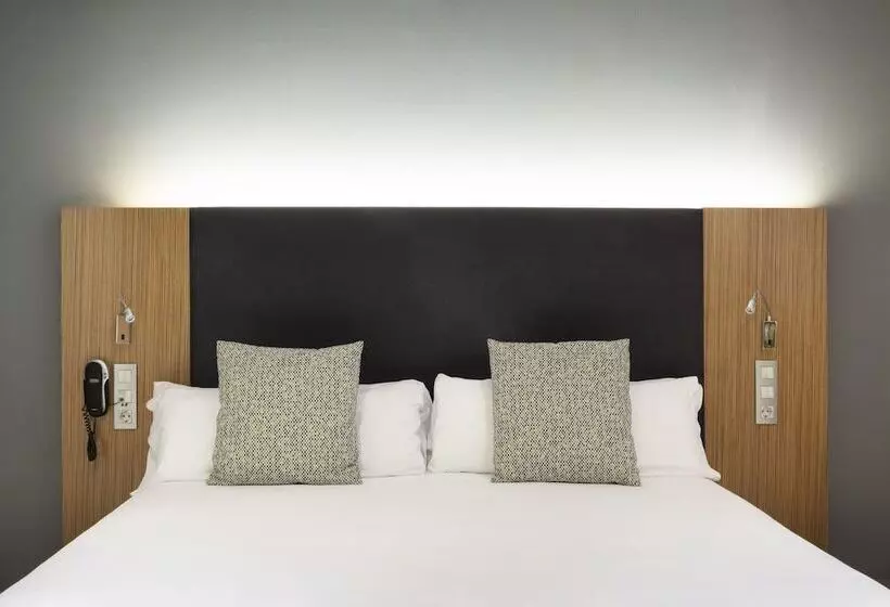 スタンダード４人部屋, Petit Palace Tres Cruces