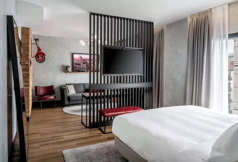 اتاق خانوادگی, Radisson Red Madrid