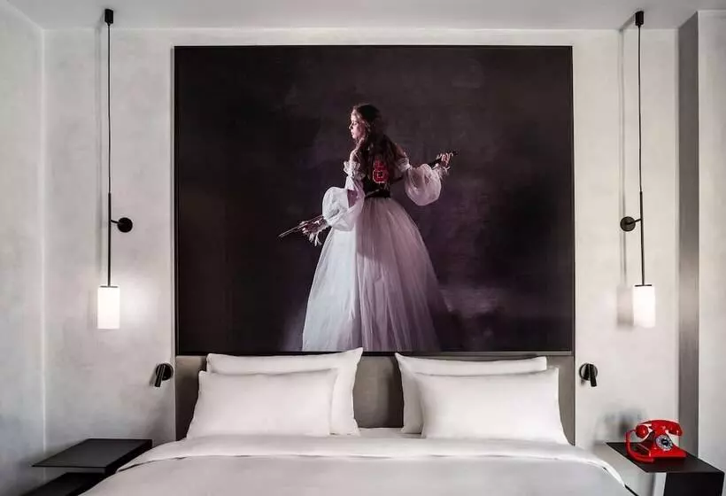 اتاق خانوادگی, Radisson Red Madrid