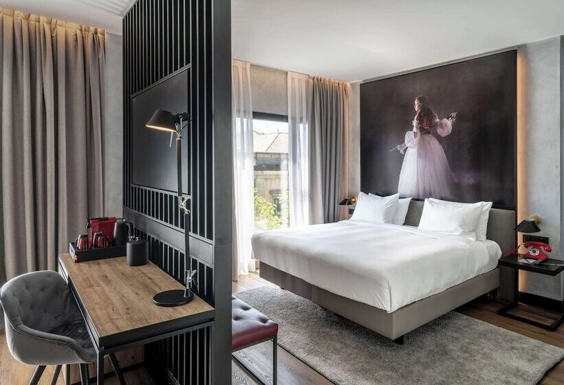 اتاق خانوادگی, Radisson Red Madrid