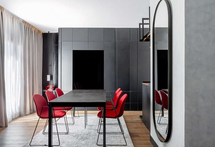 Superior Room with Terrace, Radisson Red Madrid