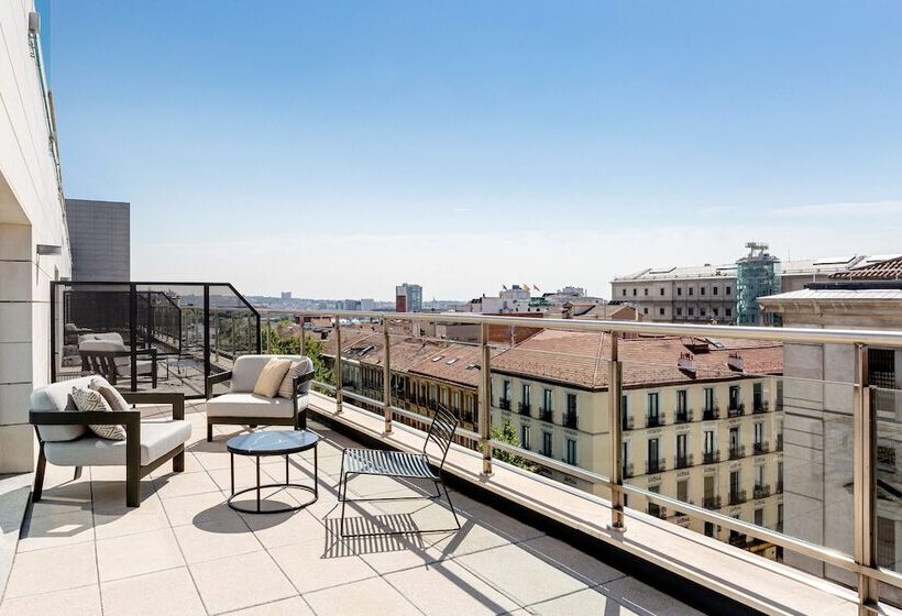Superior Room with Terrace, Radisson Red Madrid