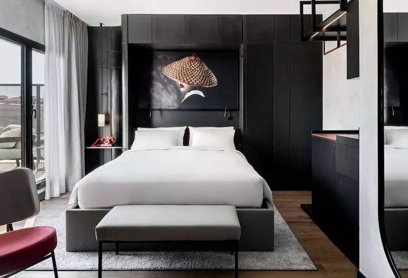 Superior Room with Terrace, Radisson Red Madrid