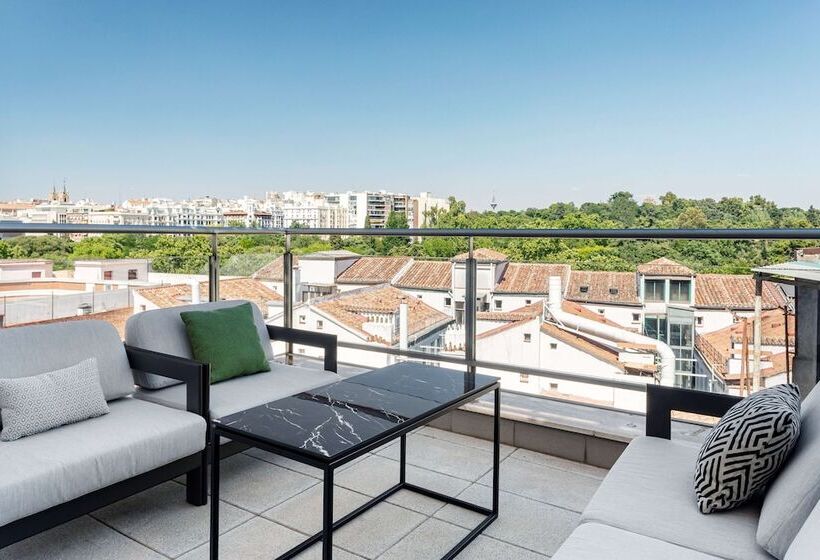 Superior Room with Terrace, Radisson Red Madrid