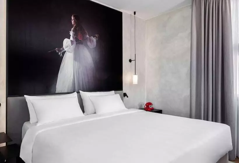 سوییت, Radisson Red Madrid