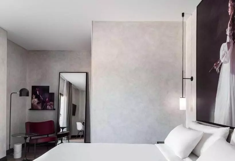 اتاق پرمیوم, Radisson Red Madrid
