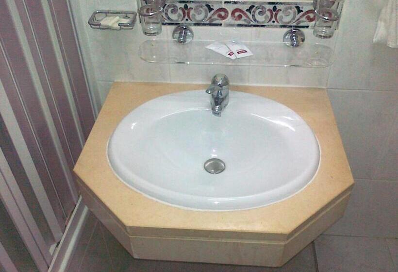 スタンダードルーム, Real Caparica