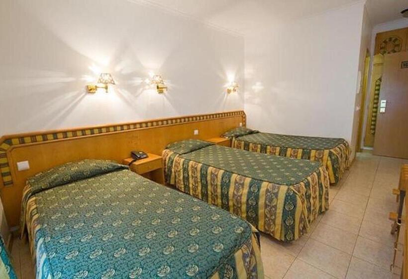 スタンダードトリプルルーム, Real Caparica