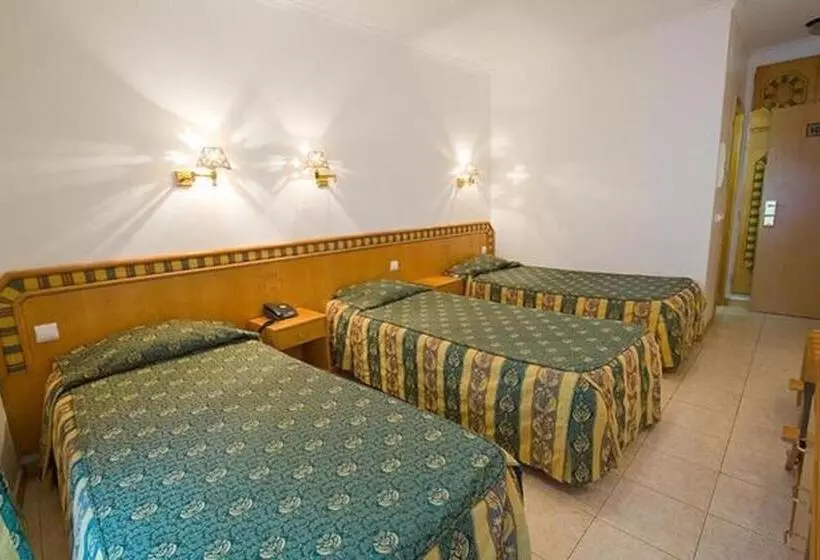 اتاق استاندارد سه نفره, Real Caparica