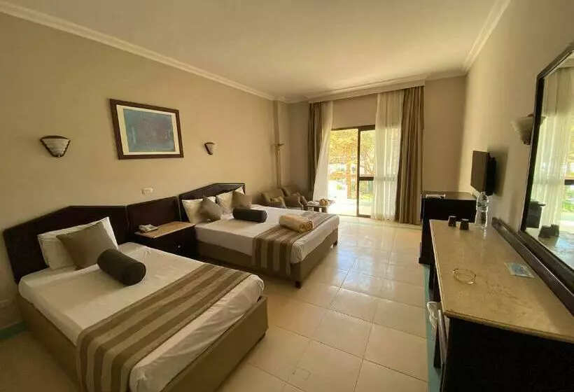 اتاق سوپریور با چشم‌انداز استخر, Regina Resort And Aqua Park Hurghada
