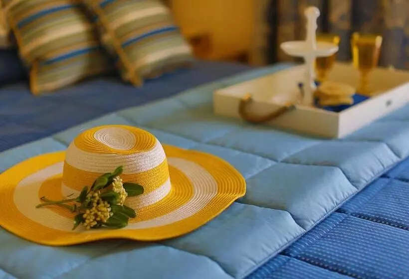 اتاق استاندارد با چشم‌انداز دریا, Dolphin Bay Seaside Resort & Suites