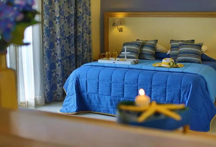 اتاق لوکس با چشم‌انداز دریا, Dolphin Bay Seaside Resort & Suites