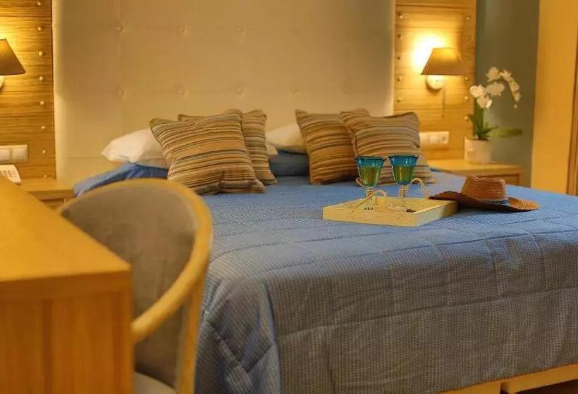 اتاق لوکس با چشم‌انداز دریا, Dolphin Bay Seaside Resort & Suites