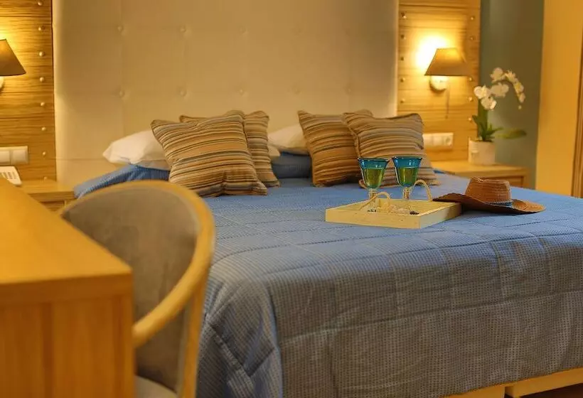 اتاق کلاسیک چهارنفره, Dolphin Bay Seaside Resort & Suites