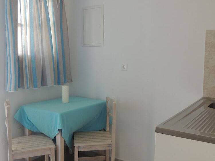 スタンダードスタジオ, Elena Studios & Suites