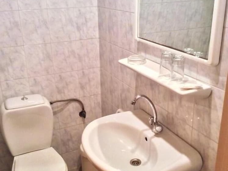 标准三人间, Andreolas Beach