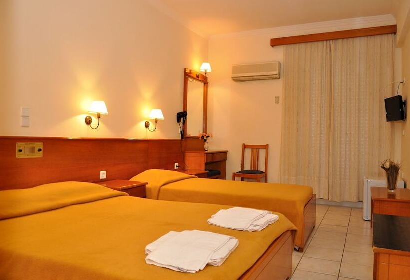 标准三人间, Andreolas Beach