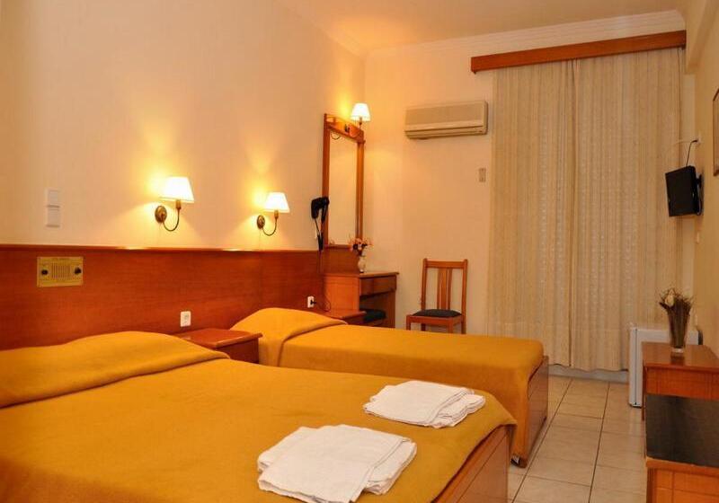 标准三人间, Andreolas Beach