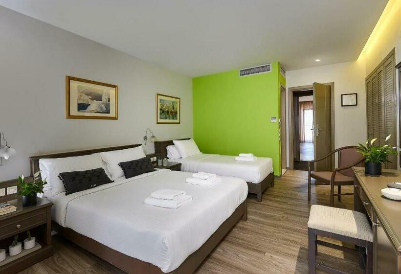 Трехместный Номер Deluxe, Castello City