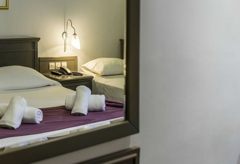 חדר דלוקס לשלושה, Castello City