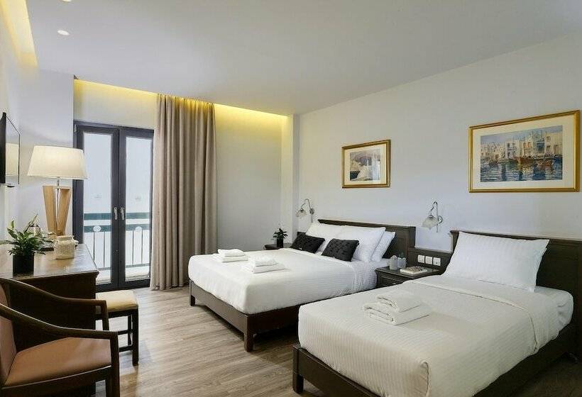 Трехместный Номер Deluxe, Castello City