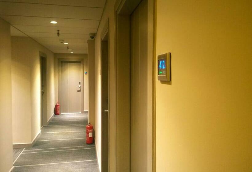 חדר משפחתי, Castello City