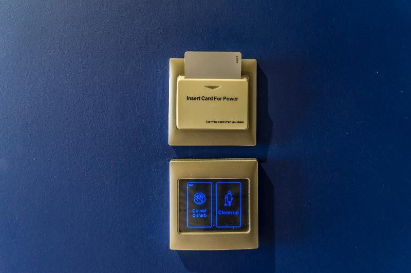 חדר דלוקס לשלושה, Castello City