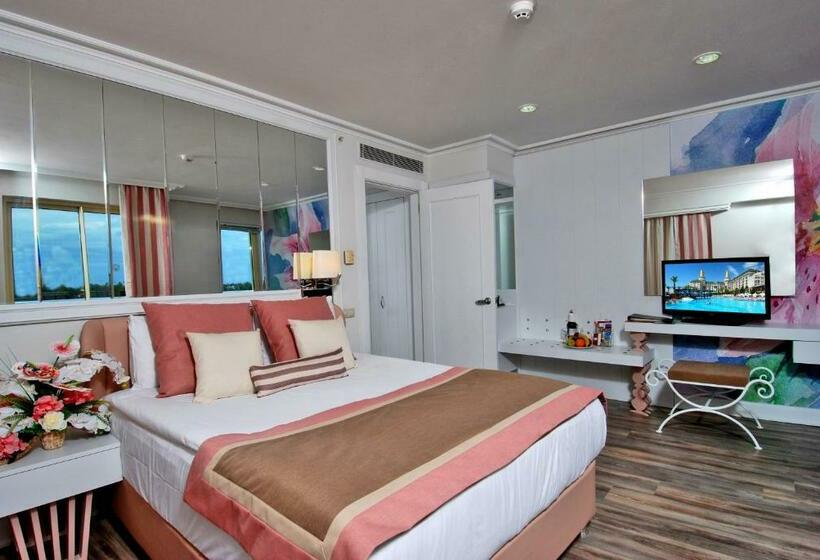 اتاق اساندارد با چشمانداز جانبی به دریا, Delphin Diva Premiere