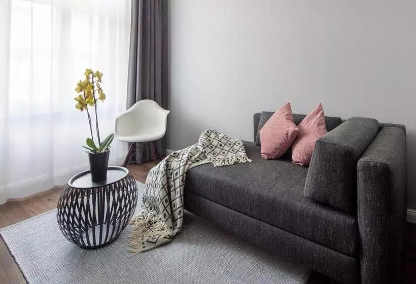 سوییت جونیور, The Manes Boutique Hotel Prague