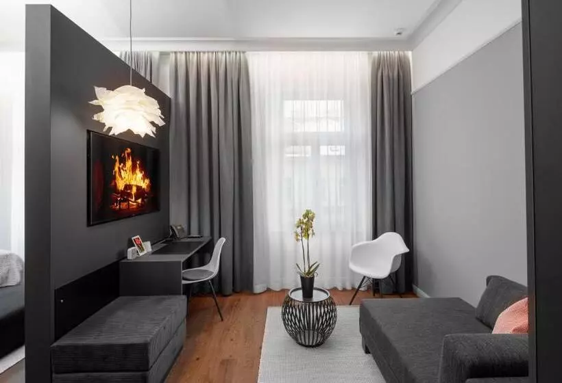 سوییت جونیور, The Manes Boutique Hotel Prague