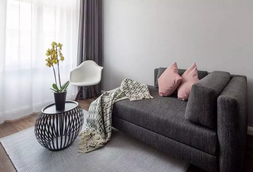 سوییت جونیور, The Manes Boutique Hotel Prague