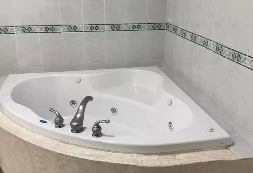 キングサイズベッドのスイートルーム, Enterprise Inn Poliforum
