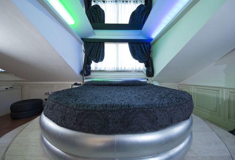 سوییت, Mancini Park