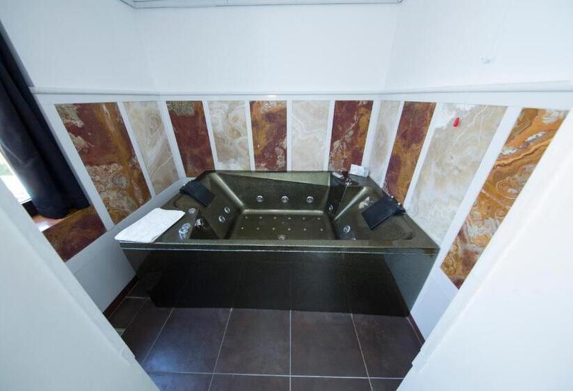 سوییت, Mancini Park