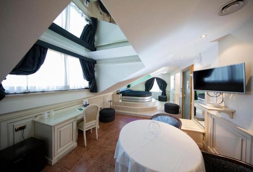 سوییت, Mancini Park