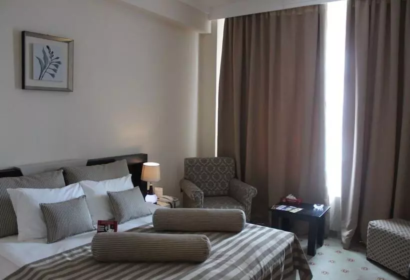 اتاق پرمیوم, Phoenicia Grand