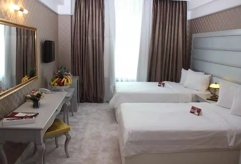 اتاق پرمیوم, Phoenicia Grand