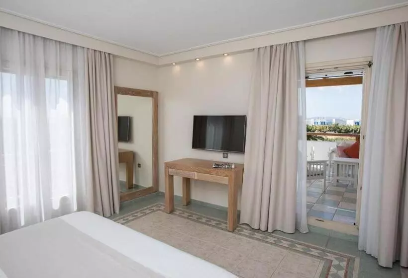 プールの見えるスーペリアルーム, Porto Naxos