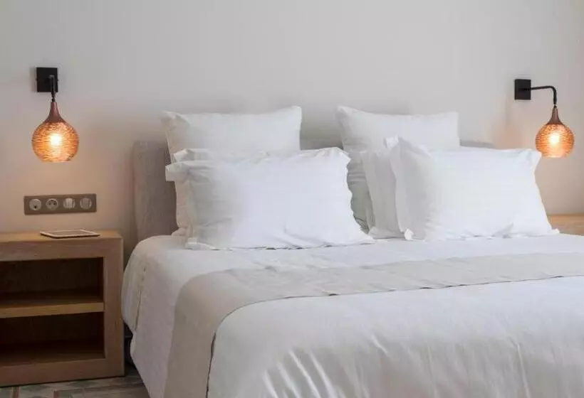 プールの見えるスーペリアルーム, Porto Naxos