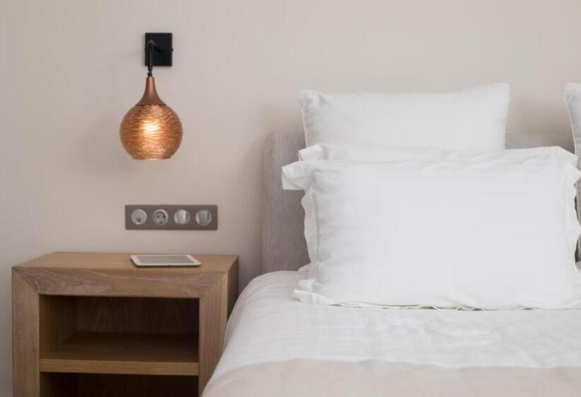 プールの見えるスーペリアルーム, Porto Naxos