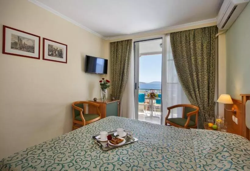 اتاق استاندارد با چشم‌انداز دریا, Tolon Holidays