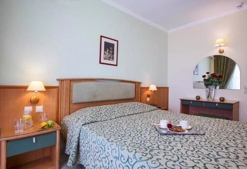اتاق استاندارد با چشم‌انداز دریا, Tolon Holidays