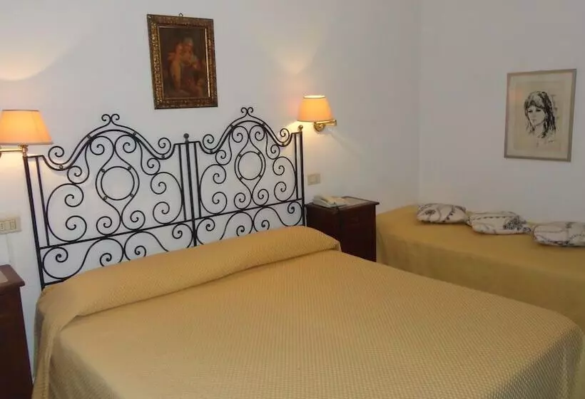 Camera Tripla Standard, Villa Mora