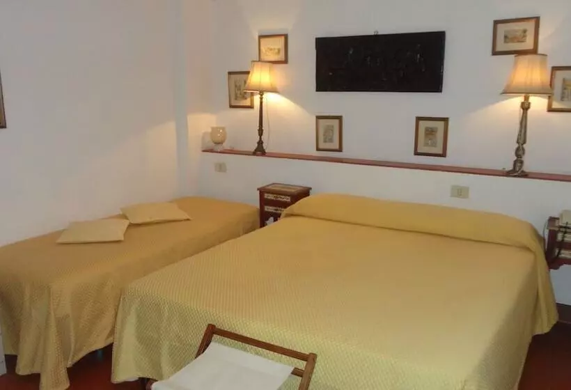Camera Tripla Standard, Villa Mora