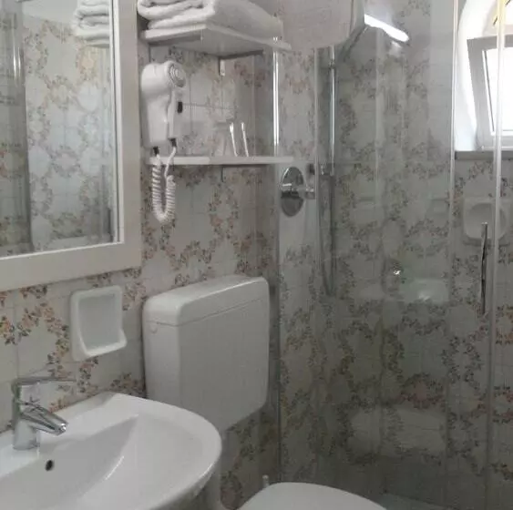 Camera Standard, Villa Mora