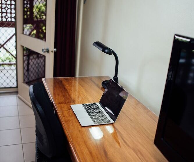 استودیو اجرایی, Kaiviti Motel