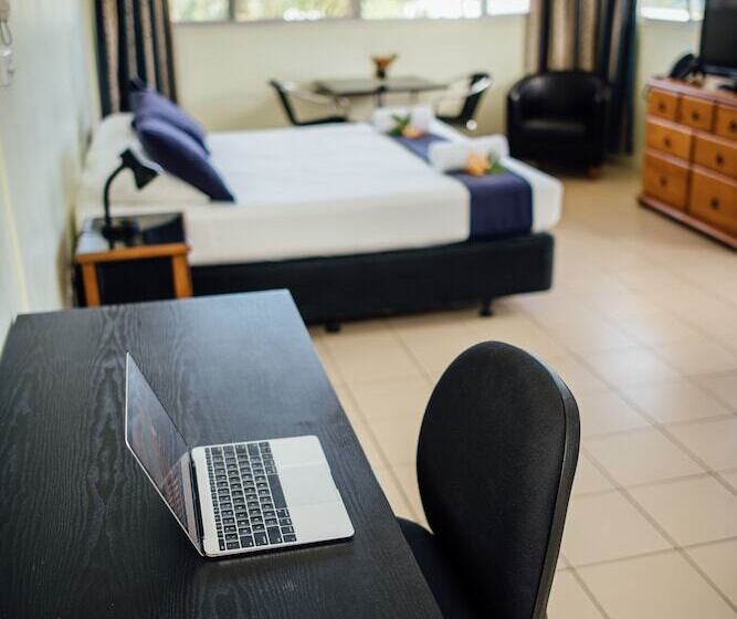 استودیوی استاندارد, Kaiviti Motel