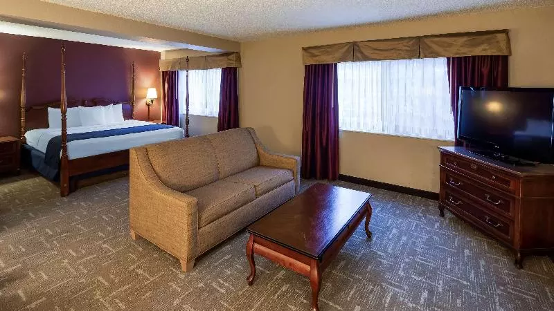 キングサイズベッドのスイートルーム, Best Western Greenfield Inn