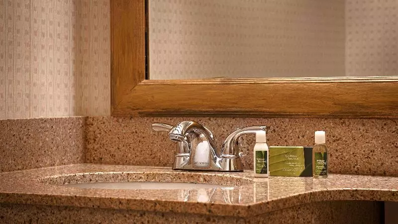 キングサイズベッドのスイートルーム, Best Western Greenfield Inn